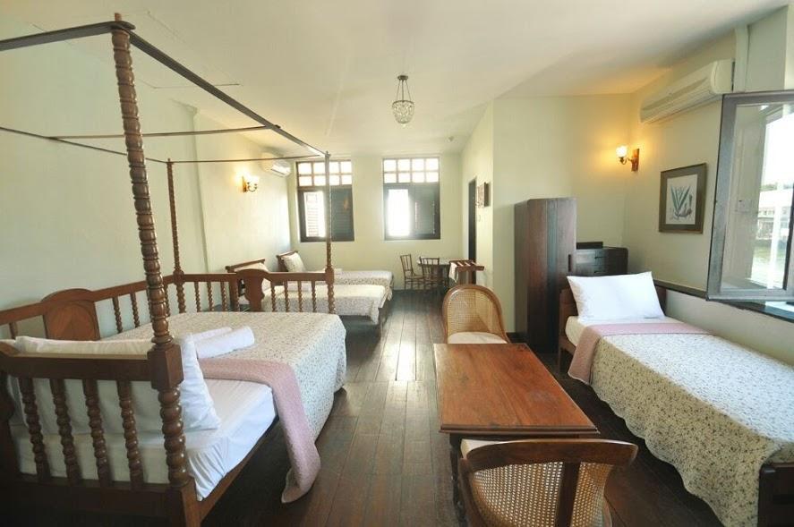 Отель Heeren House Малакка Экстерьер фото